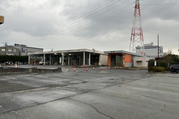 なにわナンバーの登録で大阪南港の陸運局へ