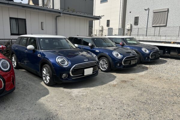 F54 クラブマン 前期のダークブルー