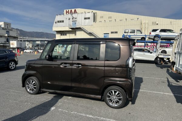 ホンダ N-BOXカスタムをHAA神戸さんに出品