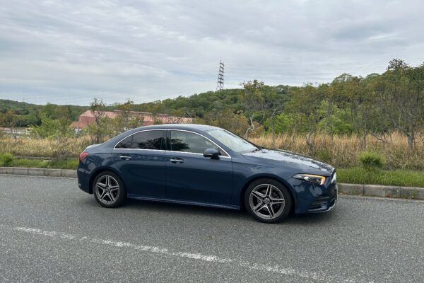 鈑金塗装でお預かりのメルセデスベンツA180セダン