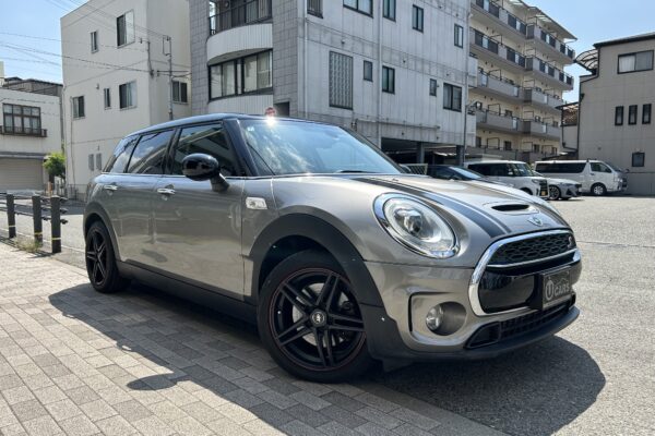 MINI クラブマン メルティングシルバーのクーパーS