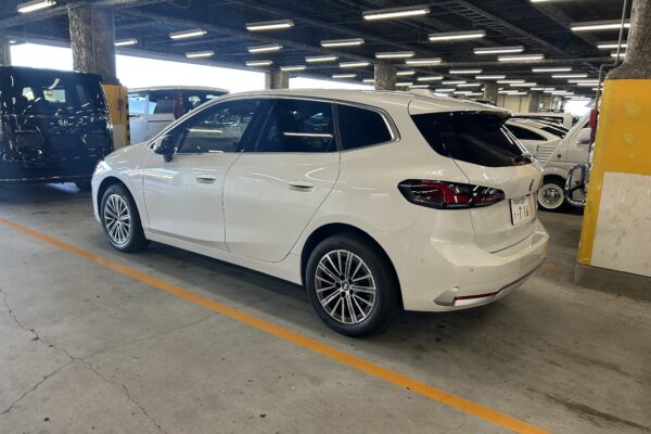 BMW 218d アクティブツアラー エクスクルージブをHAA神戸さんに